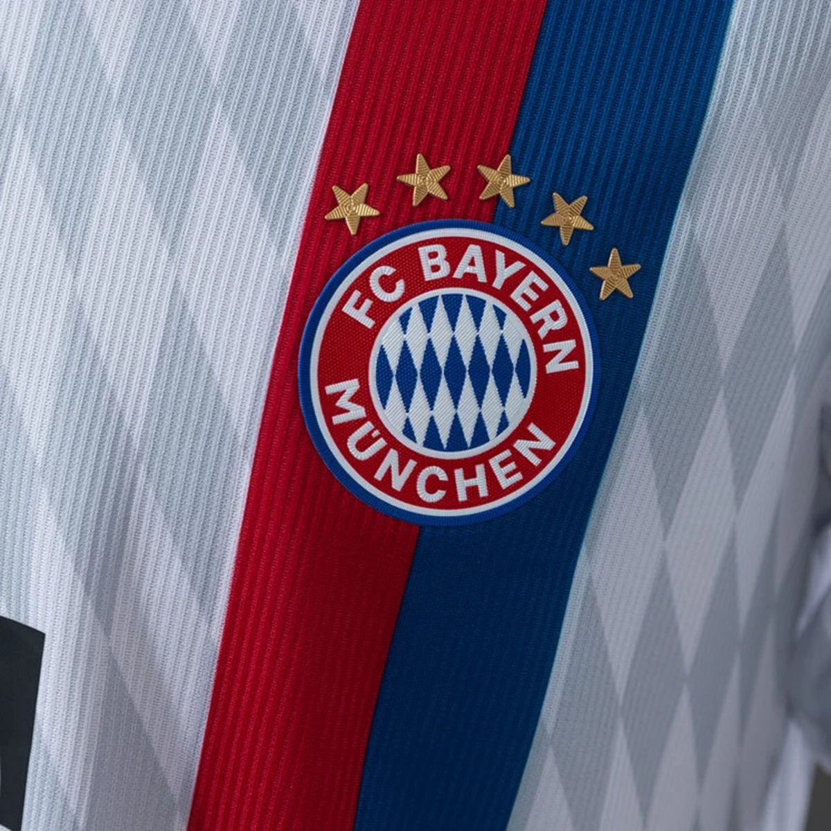 Bayern Away 26 27 2